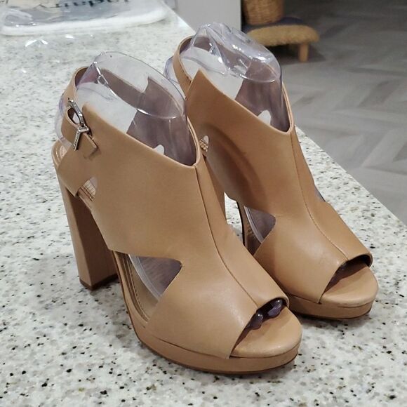 Gianni Bini Genoveen, Beige Open Toe Chunky, Leather Sling Back Heel, Size 7M - Picture 1 of 11